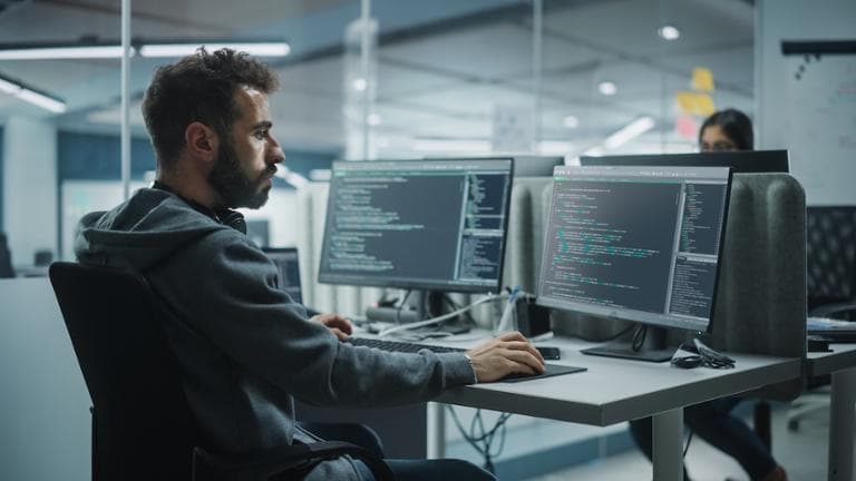 Cover Image for How to Use an AI Resume Generator to Tailor Your Application for a Software Engineer Role